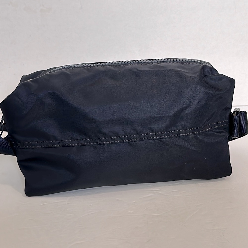 Lululemon Fast Track Belt Bag midnight Navy EUC - Picture 6 of 15